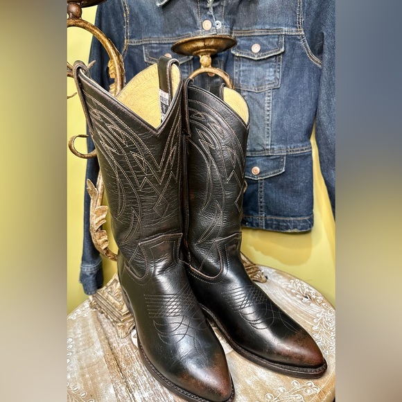 EUC Frye “Billy” Pull-on. RARE and Retired. Black Leather Brown Patina. Size 7 - Picture 4 of 14